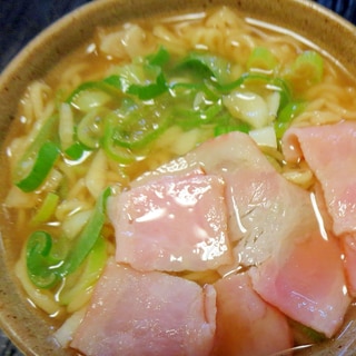 ベーコン入りネギラーメン